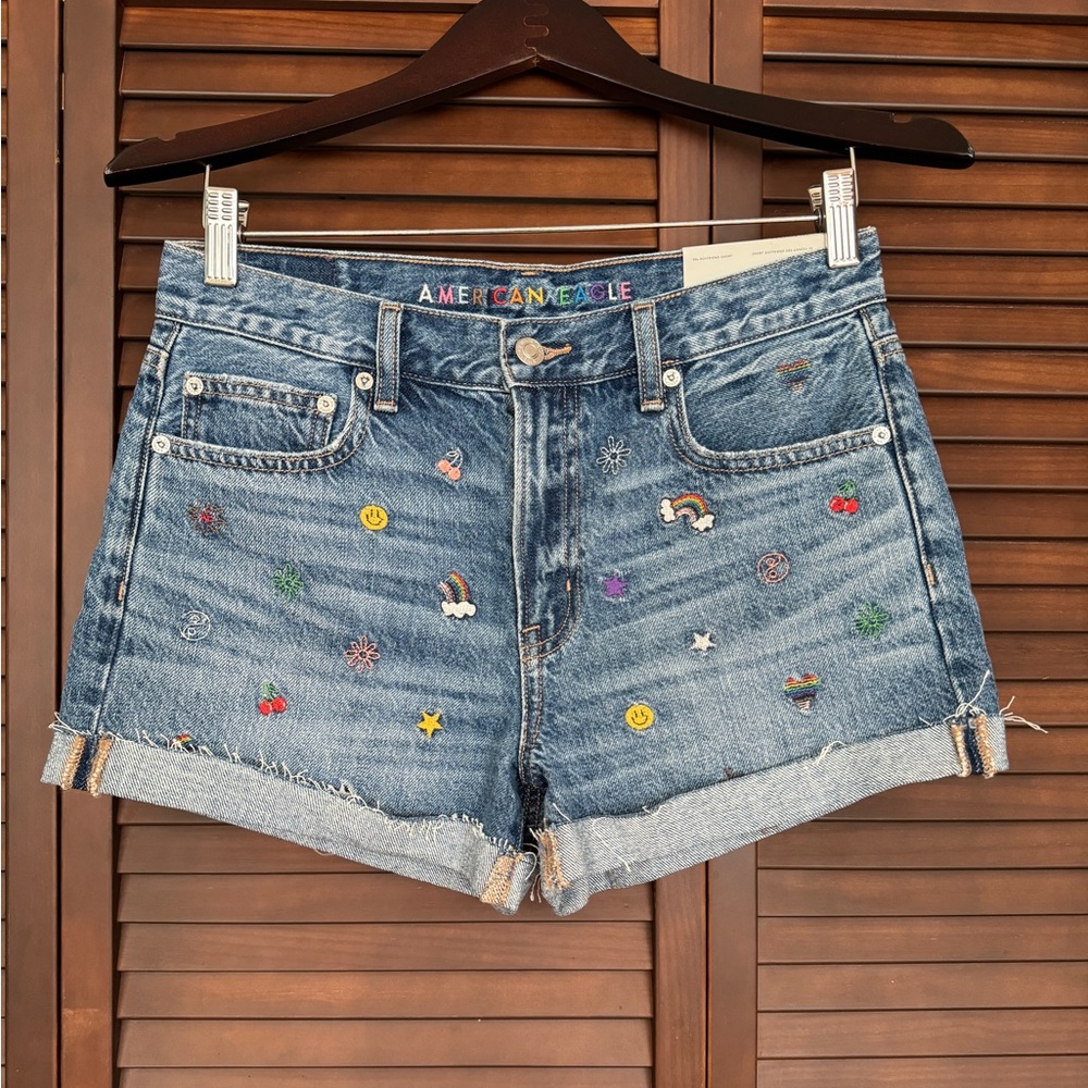 NEW American Eagle ‘90s Boyfriend High Rise Embroidered Denim Shorts Size 4